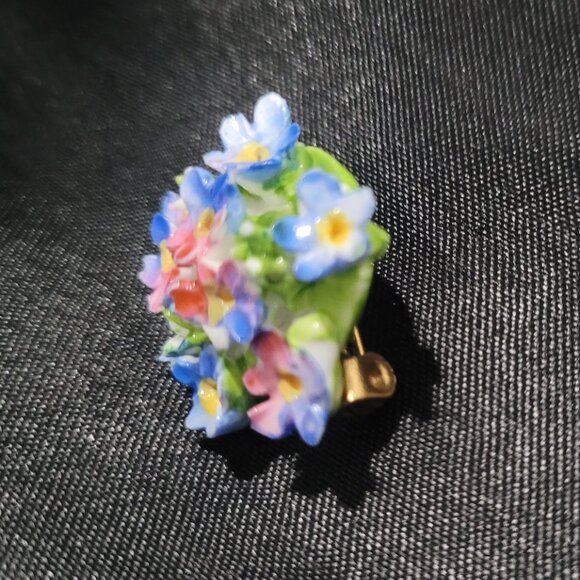 VTG Spring Forget Me Not Pink Blue Yellow Gr Bouquet England Porcelain Brooch 1" - Picture 3 of 9